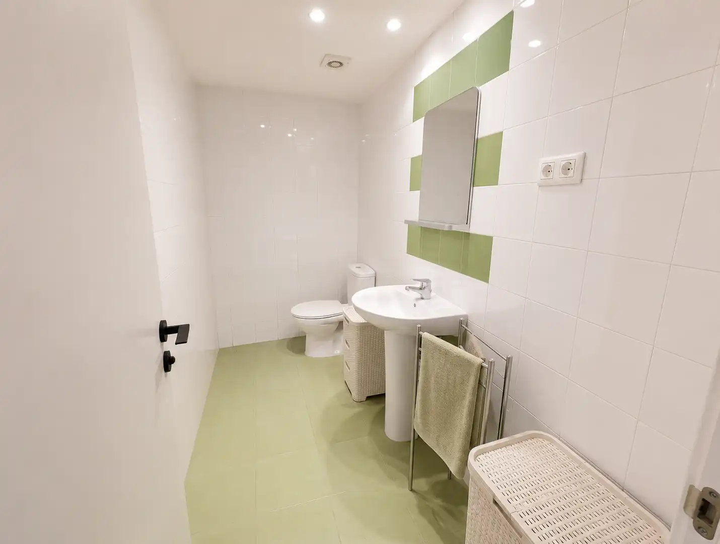 Bathroom of Duplexes for sale in Manresa  with Air Conditioner, Heating and Parquet flooring
