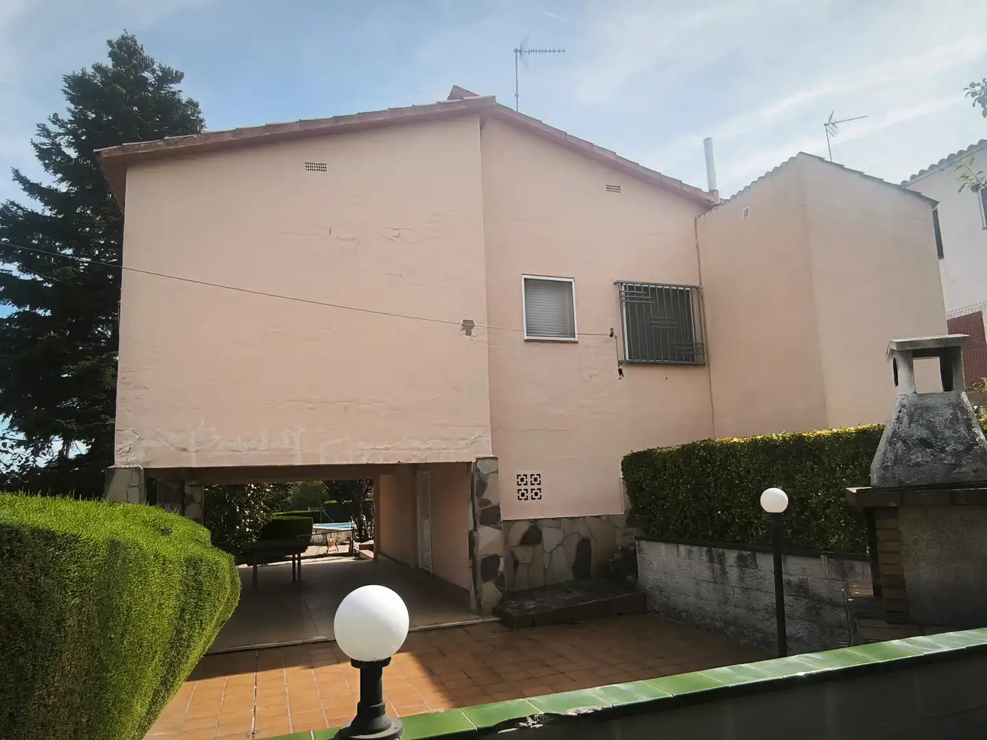 Vista exterior de Casa o xalet en venda en Lliçà d'Amunt amb Aire condicionat, Calefacció i Jardí privat