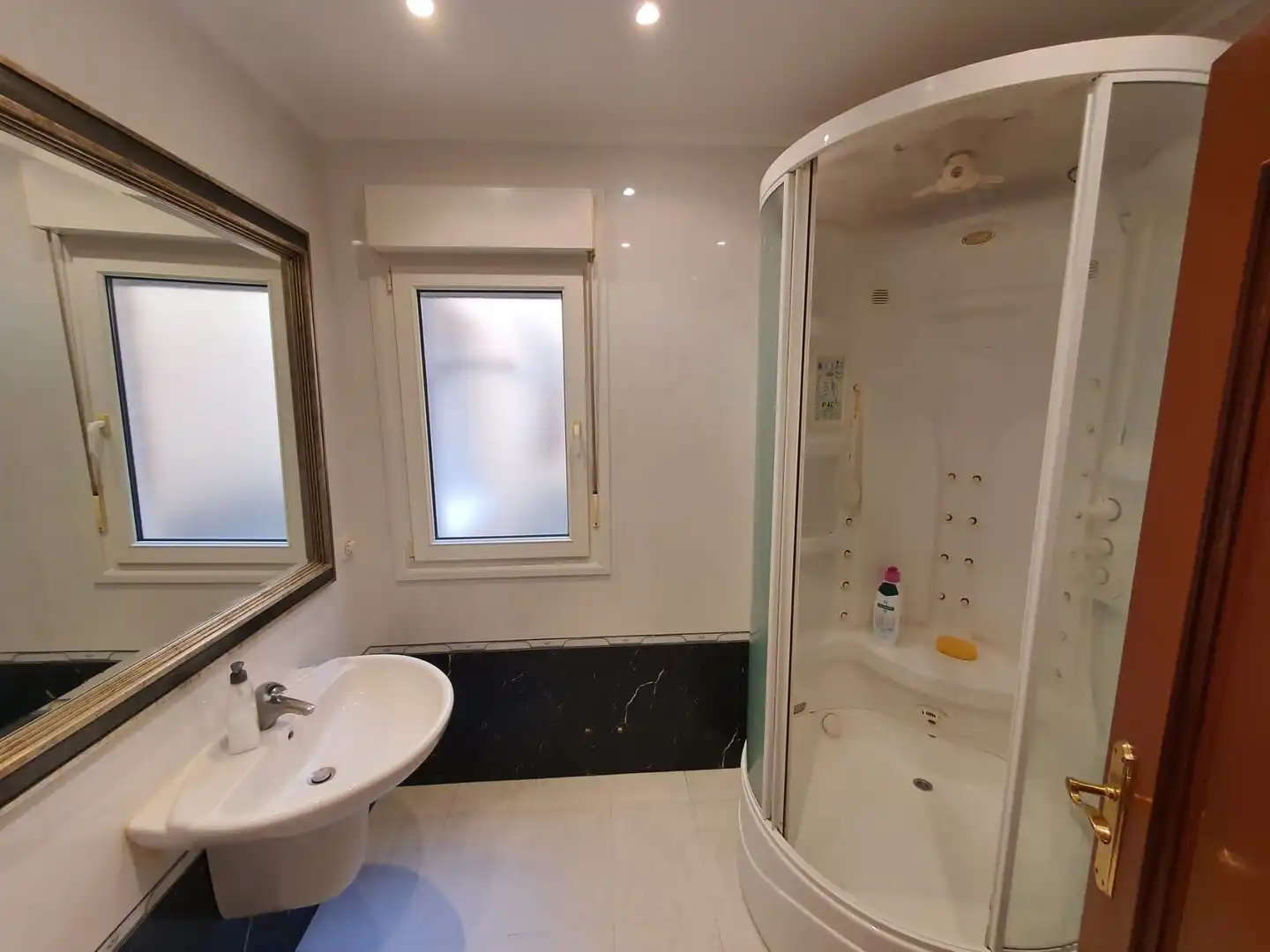 Badezimmer von Wohnung zum Verkauf in Palencia mit Heizung, Parkett und Abstellraum