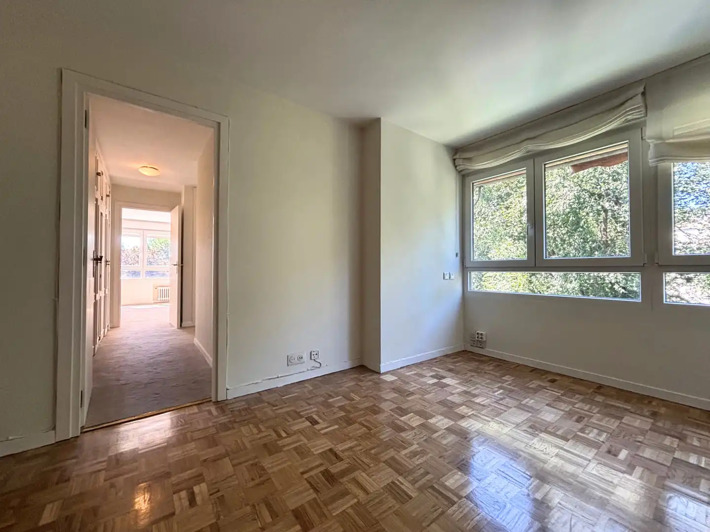 Dormitori de Pis de lloguer en Madrid amb Jardí privat, Parquet i Terrassa