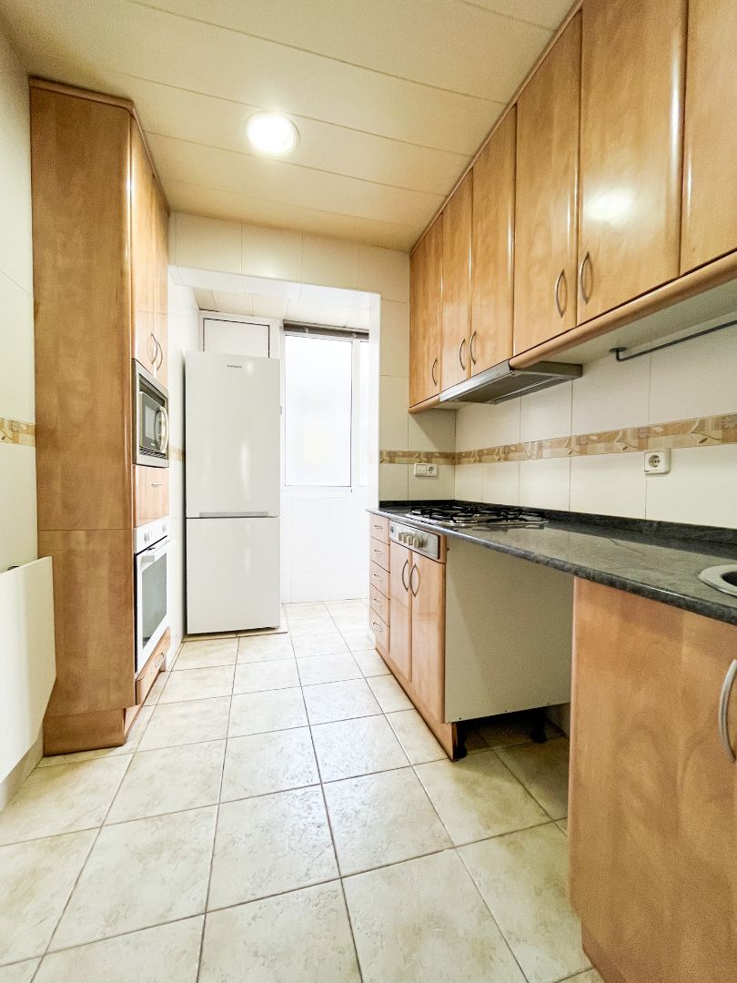 Cuina de Pis en venda en Cerdanyola del Vallès amb Aire condicionat, Calefacció i Parquet