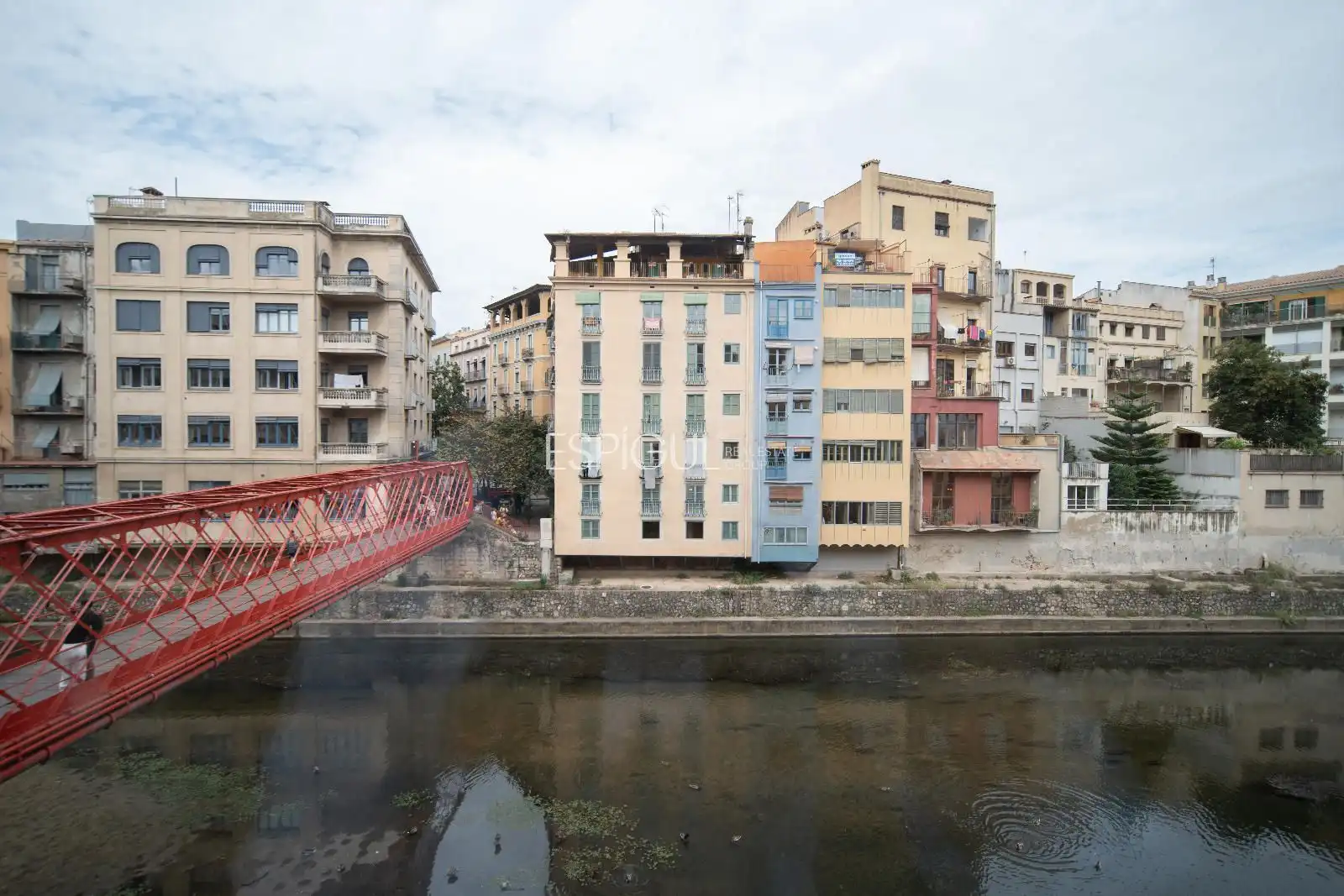 Vista exterior de Edifici en venda en Girona