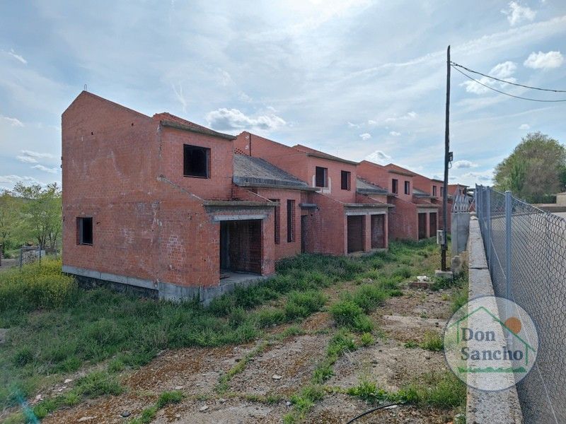 Casa adosada en venda en Castronuevo de Esgueva