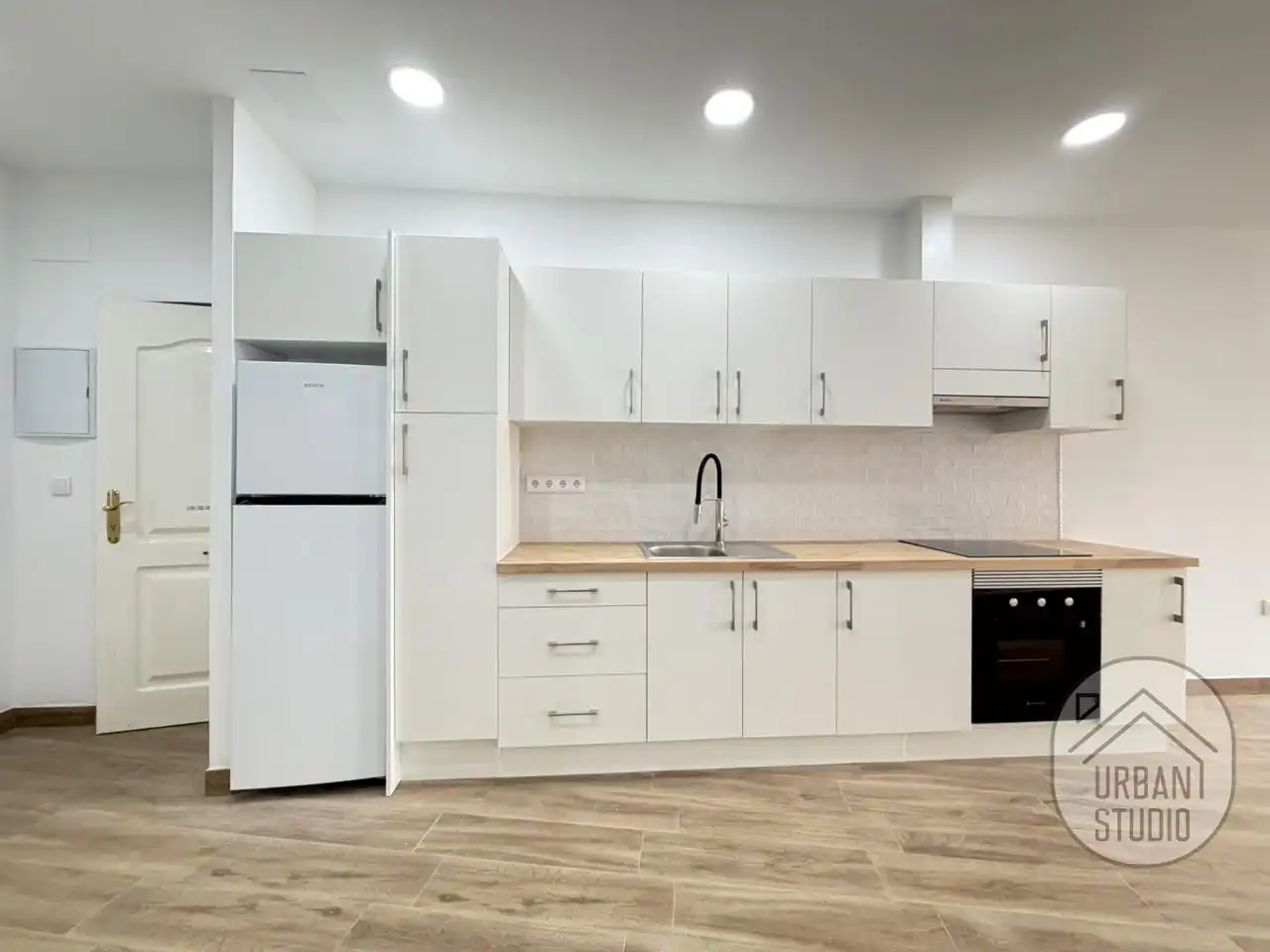 Kitchen of Ground floor for sale in Torrevieja  with Air Conditioner, Terrace and Community pool