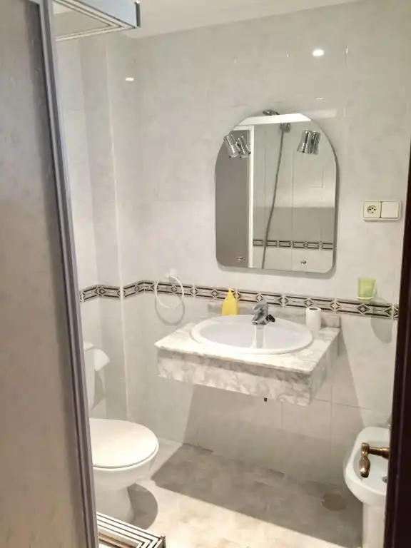 Badezimmer von Wohnung zur Miete in Valencia mit Klimaanlage, Heizung und Abstellraum