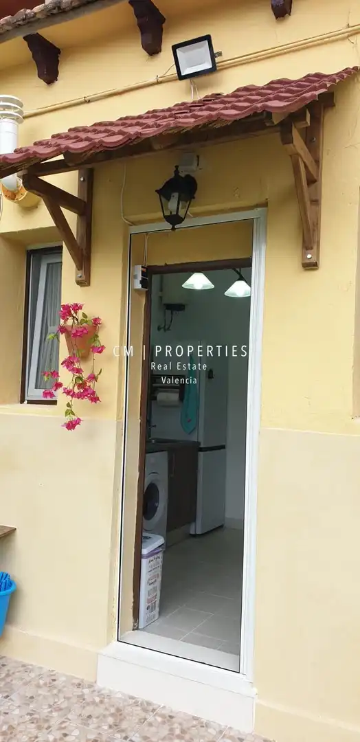 Vista exterior de Casa o xalet de lloguer en Paterna amb Aire condicionat, Calefacció i Terrassa