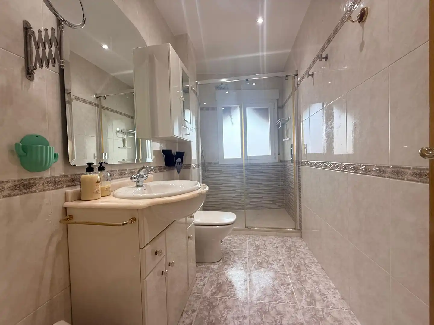 Bathroom of Flat for share in Madrid  with Air Conditioner, Heating and Furnished