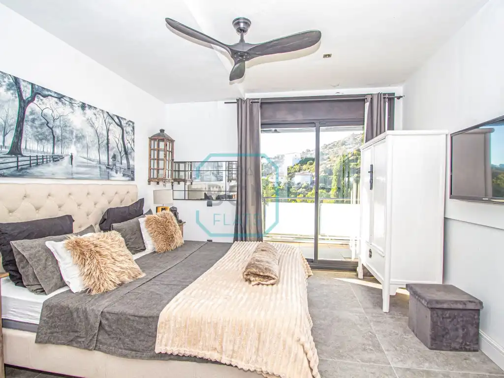 Schlafzimmer von Haus oder Chalet zum Verkauf in Calafell mit Klimaanlage, Schwimmbad und Balkon