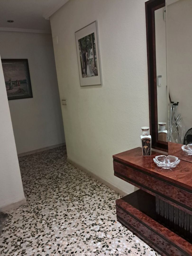 Piso de alquiler en  Valencia Capital con Amueblado, Horno y Lavadora