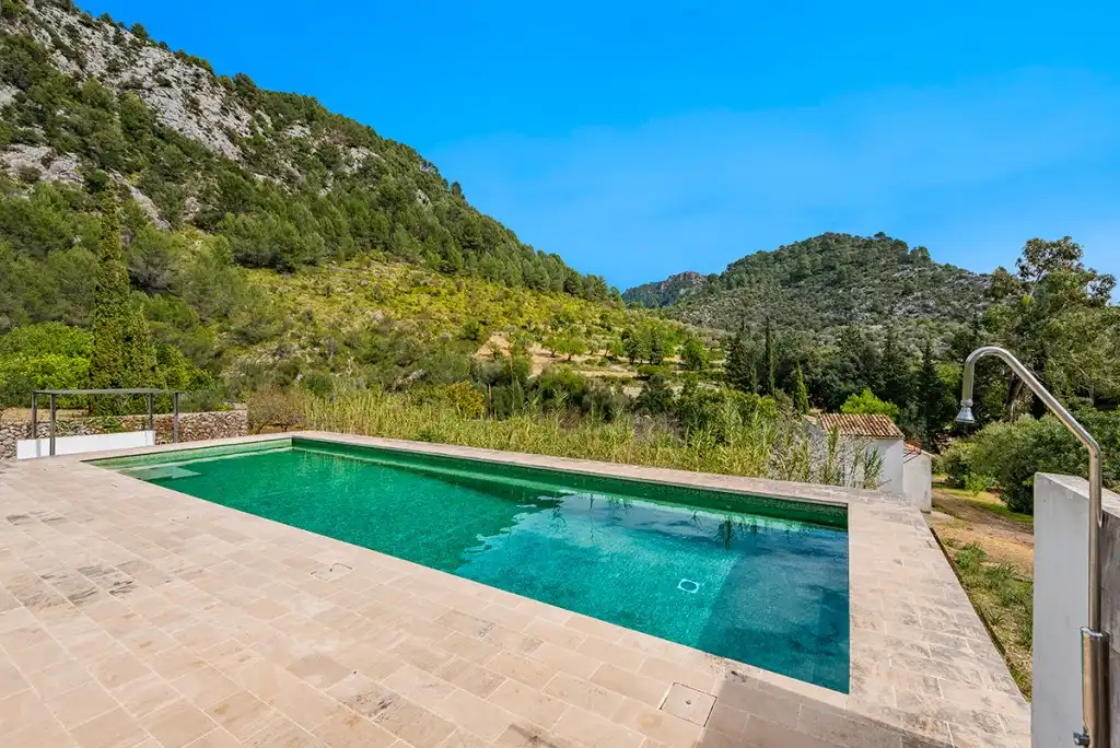 Piscina de Finca rústica en venda en Escorca amb Aire condicionat, Calefacció i Jardí privat