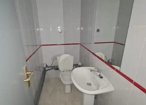 Local comercial en venda a Reyes Católicos - Paseo San Antonio, imagen 3