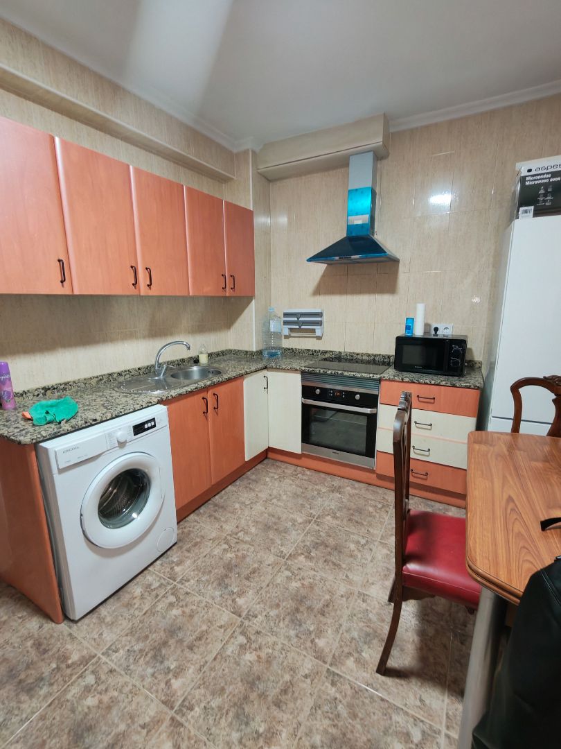 Kitchen of Flat for rent in Elche / Elx  with Air Conditioner, Storage room and Oven
