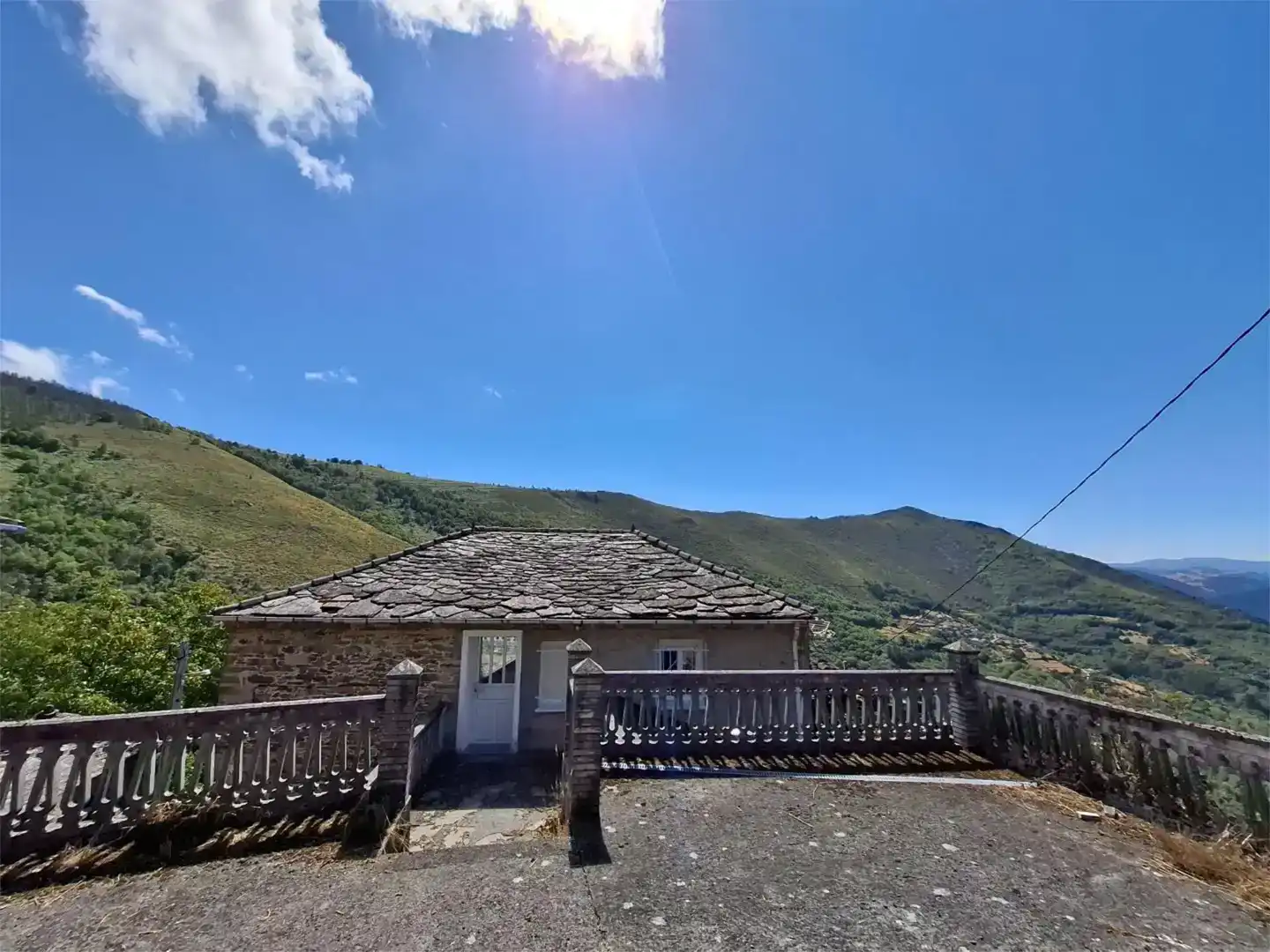 Vista exterior de Finca rústica en venda en Illano amb Moblat