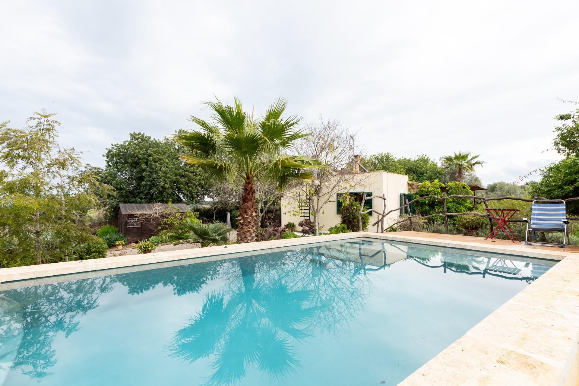 Piscina de Finca rústica en venda en Muro amb Piscina, Moblat i Alarma