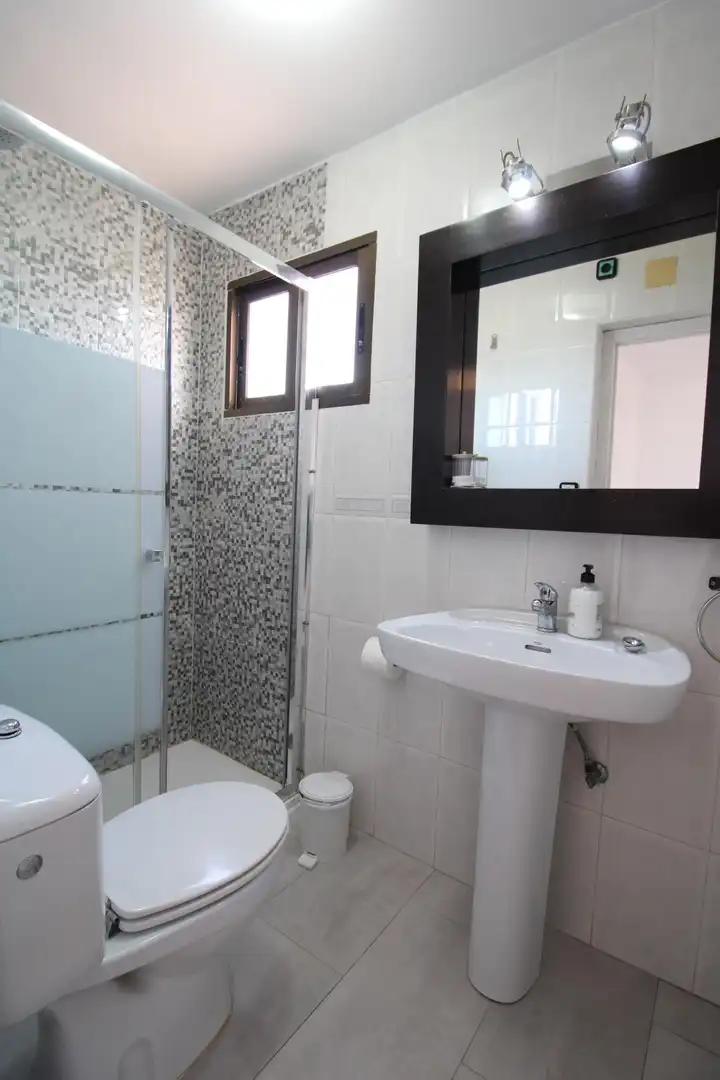 Bany de Àtic en venda en Alicante / Alacant amb Terrassa, Balcó i Piscina comunitària
