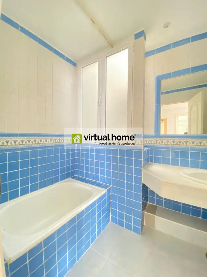 Bathroom of Flat for sale in Benidorm  with Air Conditioner, Heating and Private garden
