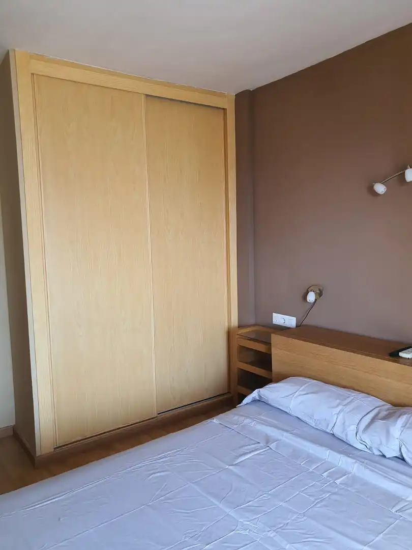Dormitori de Apartament de lloguer en Fuengirola amb Aire condicionat, Calefacció i Terrassa