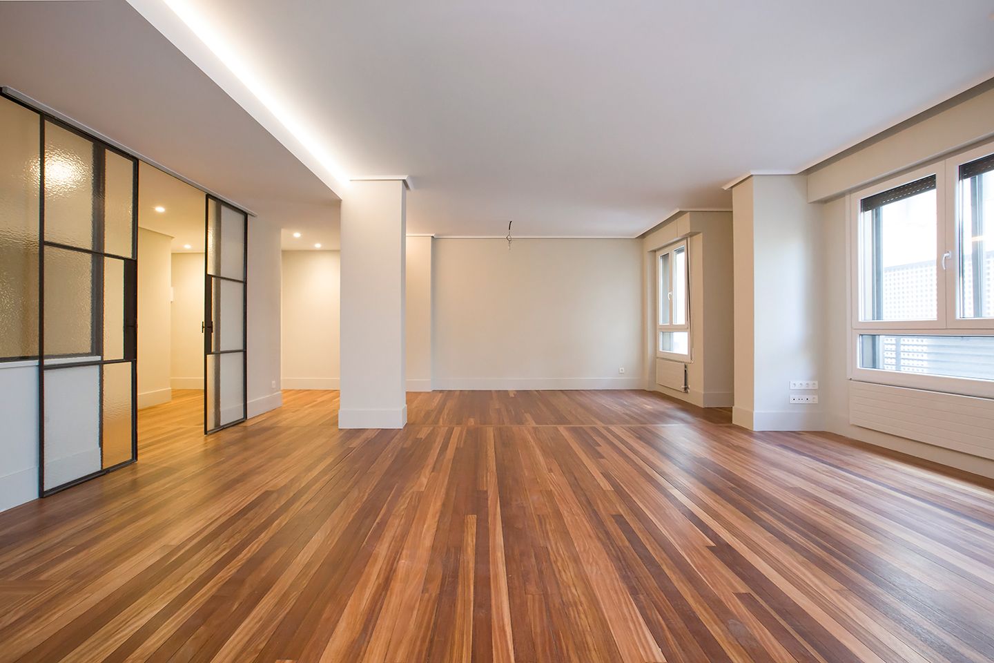 Sala d'estar de Apartament en venda en Bilbao  amb Aire condicionat, Calefacció i Balcó