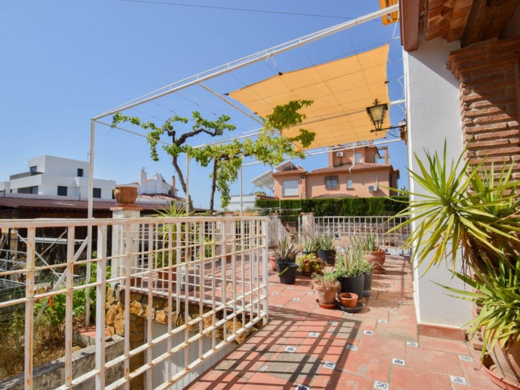 Terrace of Single-family semi-detached for sale in Peligros