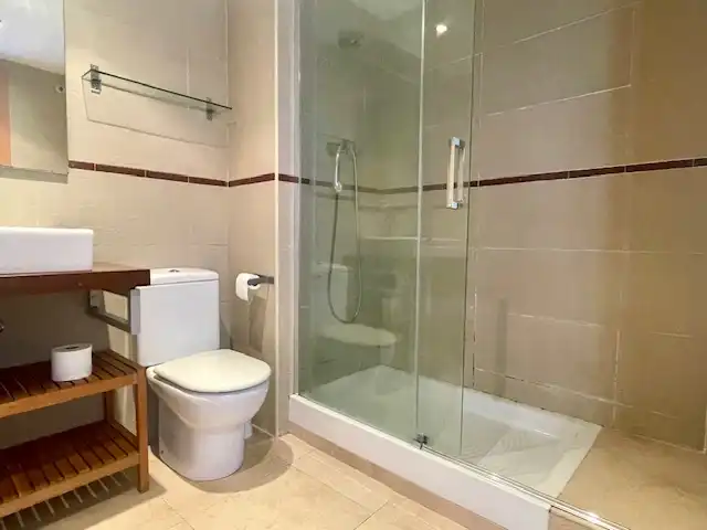 Badezimmer von Wohnung zum Verkauf in Viladecavalls mit Klimaanlage, Heizung und Parkett