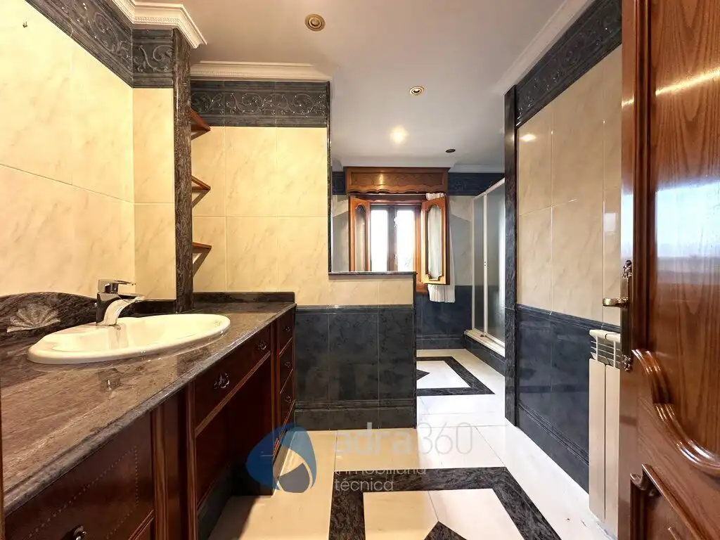 Bathroom of Houses for sale in Lardero  with Air Conditioner, Heating and Private garden