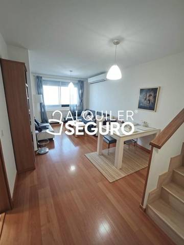 Piso en Alquiler en Mayor  en Velilla de San Antonio