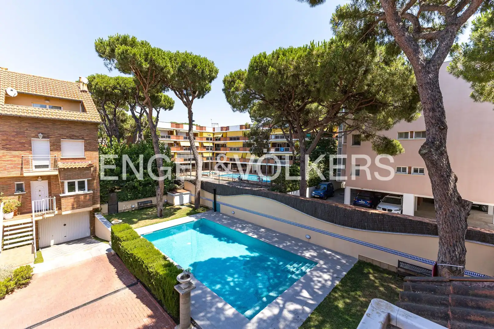 Schwimmbecken von Einfamilien-Reihenhaus zur Miete in Castelldefels mit Klimaanlage, Heizung und Privatgarten