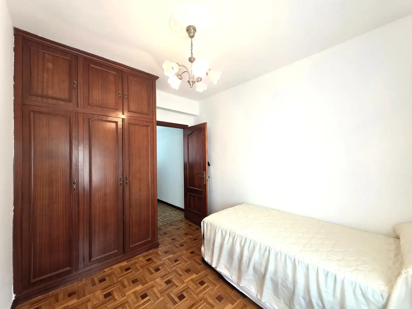 Bedroom of Flat for sale in Oviedo 
