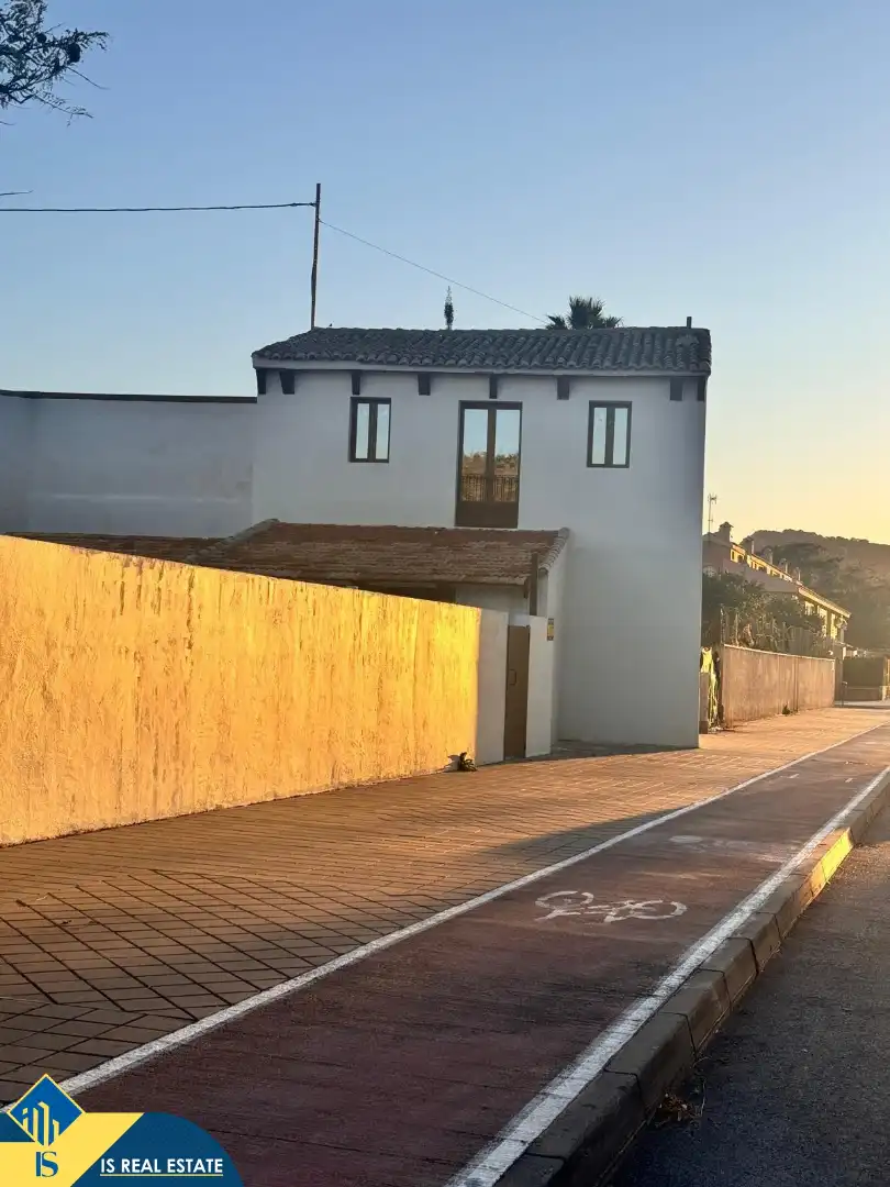 Vista exterior de Casa o xalet en venda en Alicante / Alacant amb Terrassa i Moblat
