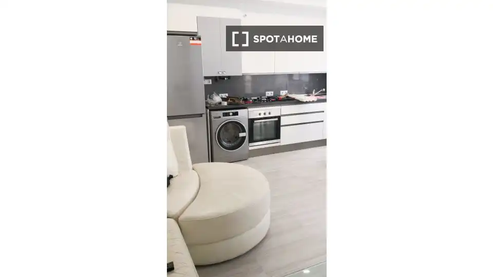 Dormitori de Apartament per a compartir en Madrid amb Aire condicionat, Calefacció i Terrassa