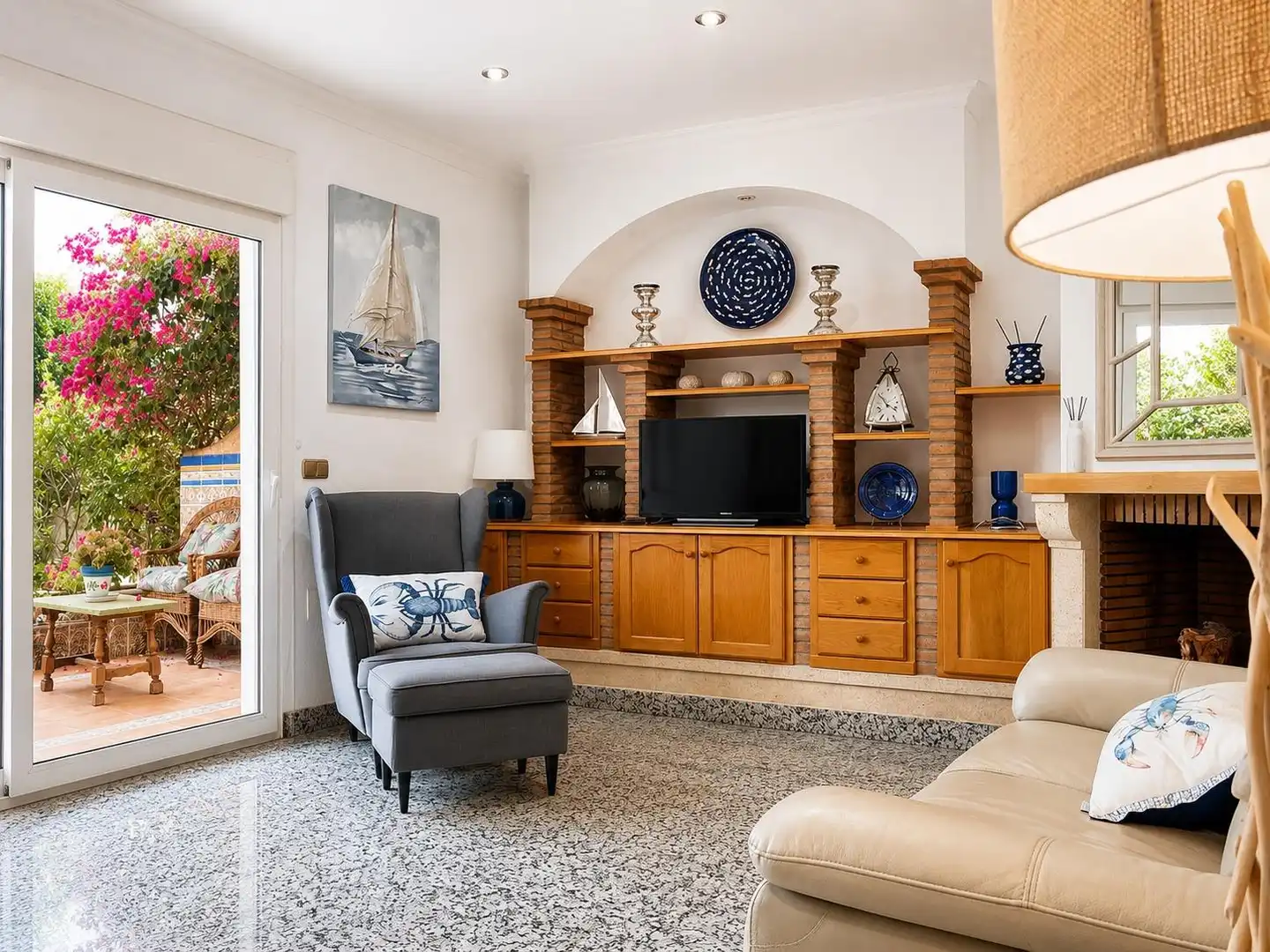 Sala d'estar de Casa o xalet en venda en Roquetas de Mar amb Aire condicionat, Calefacció i Jardí privat