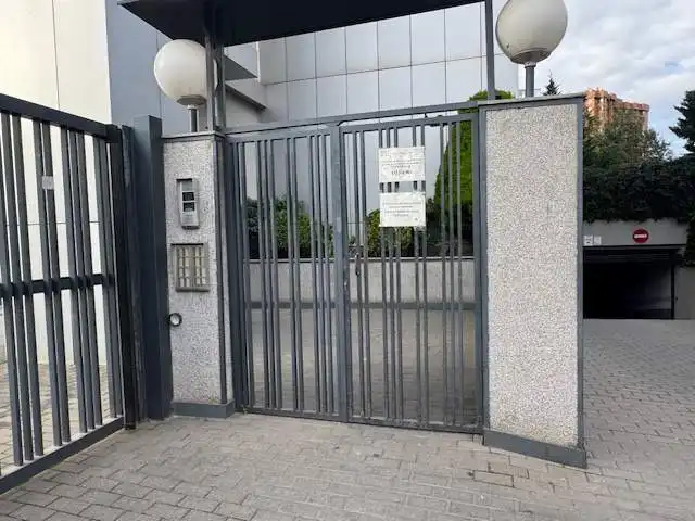 Exterior view of Garage for sale in Madrid