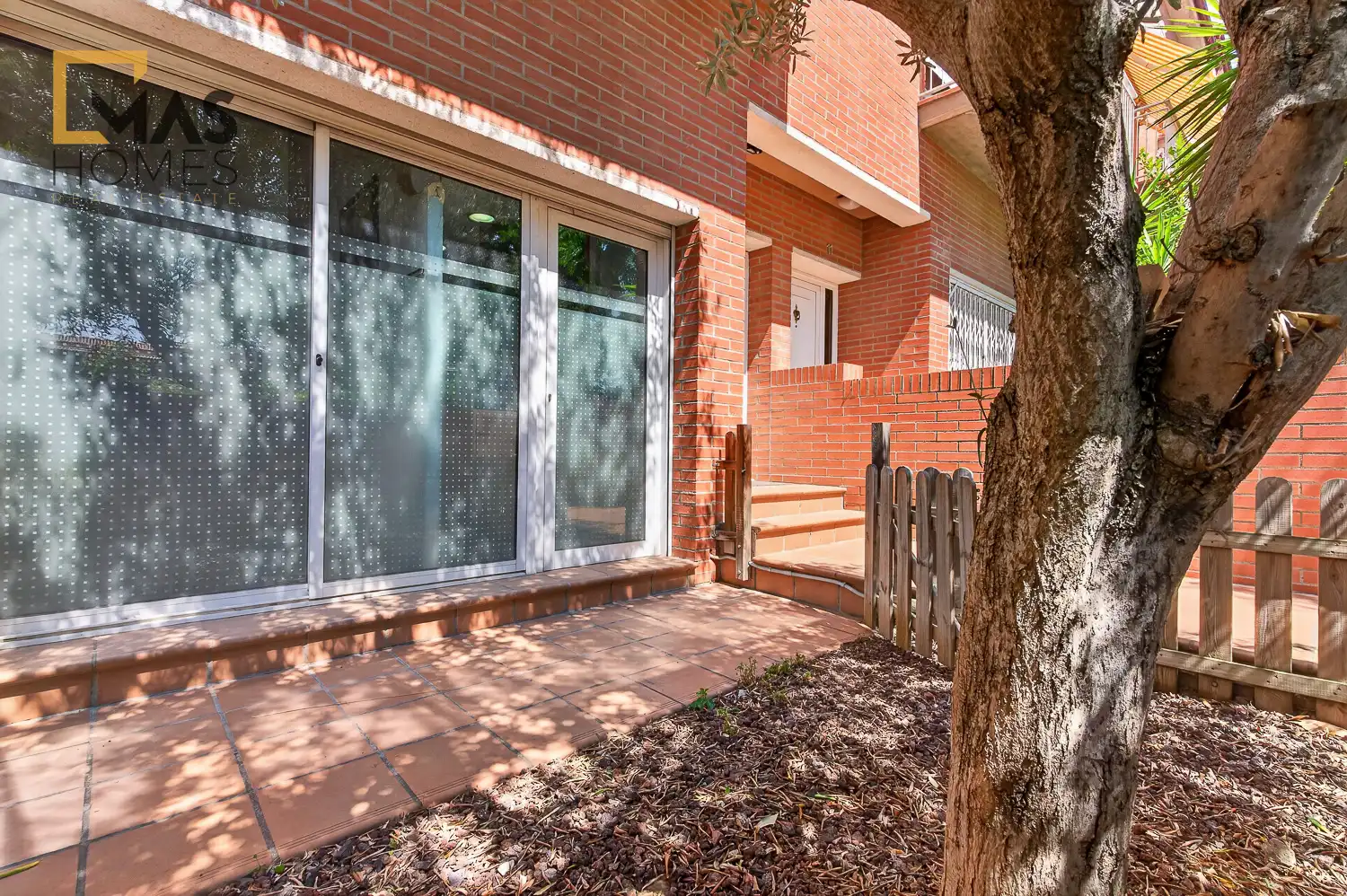 Vista exterior de Casa adosada en venda en Martorell amb Aire condicionat, Calefacció i Jardí privat