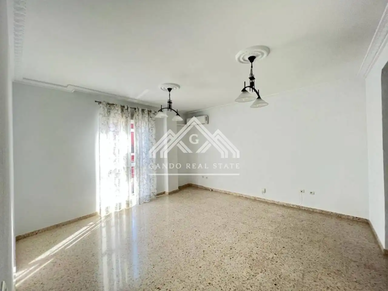 Vista exterior de Piso de alquiler en Dos Hermanas con Aire acondicionado y Balcón