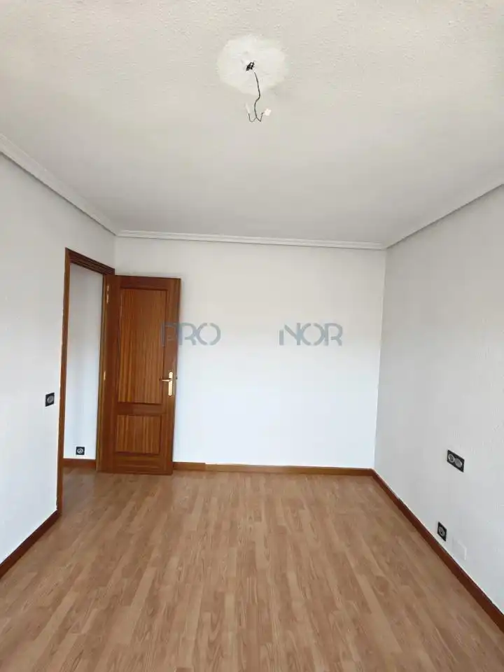 Habitación de Apartamento en venta en San Andrés del Rabanedo con Calefacción