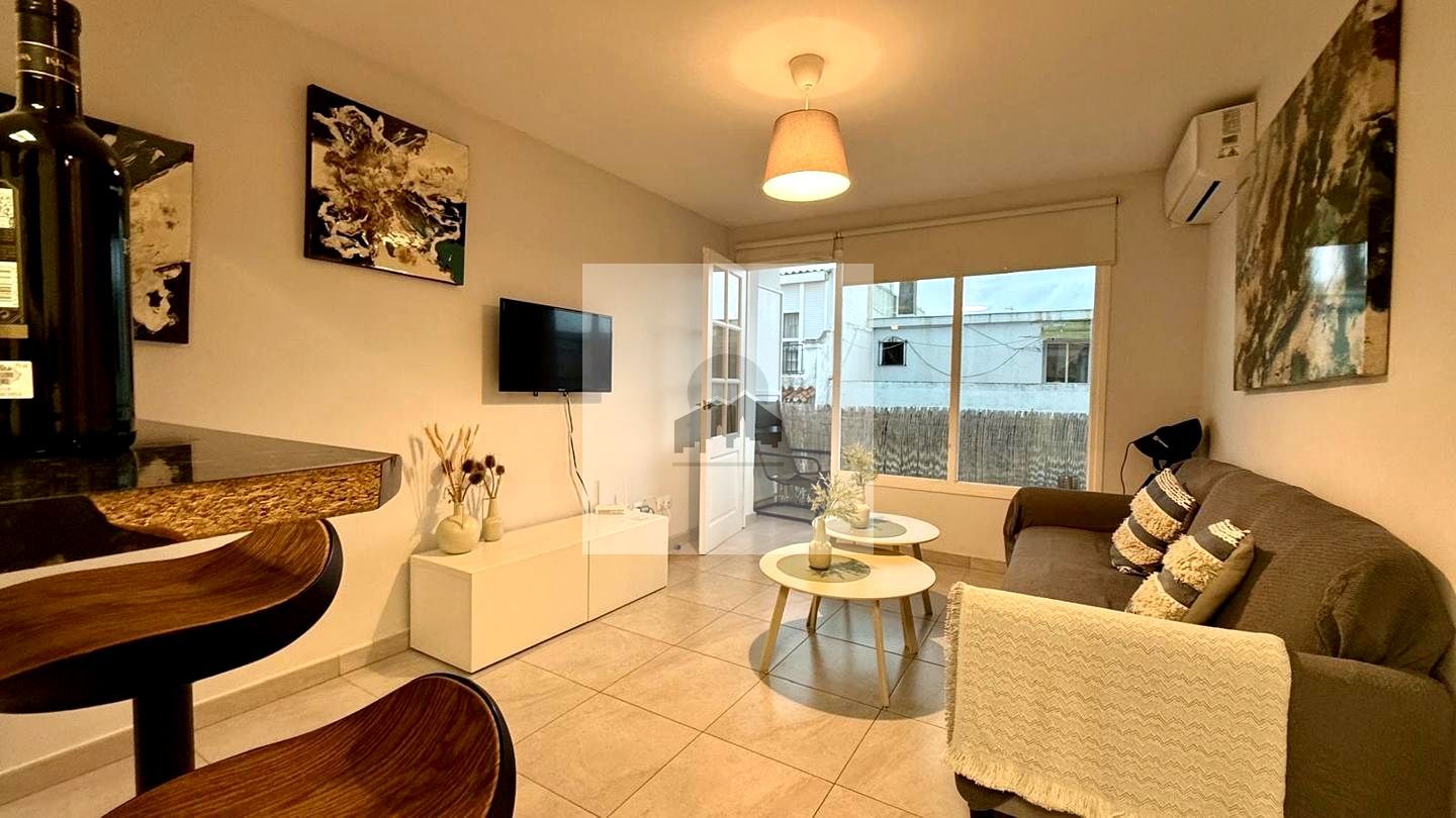 Sala d'estar de Pis de lloguer en Estepona amb Aire condicionat, Moblat i Balcó