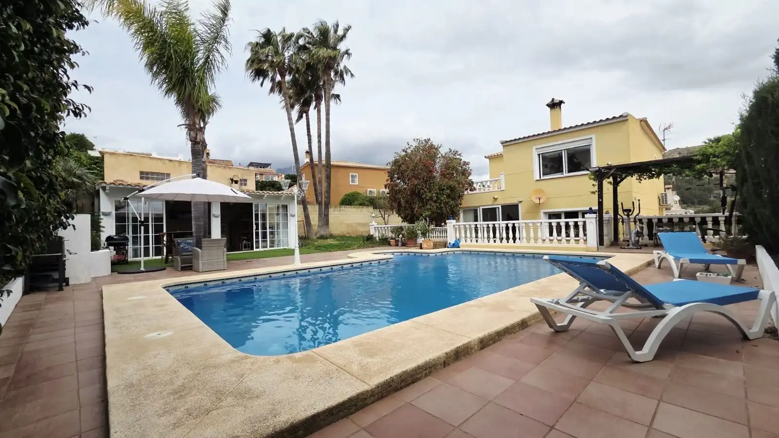 Piscina de Casa o xalet en venda en La Nucia amb Aire condicionat, Calefacció i Jardí privat