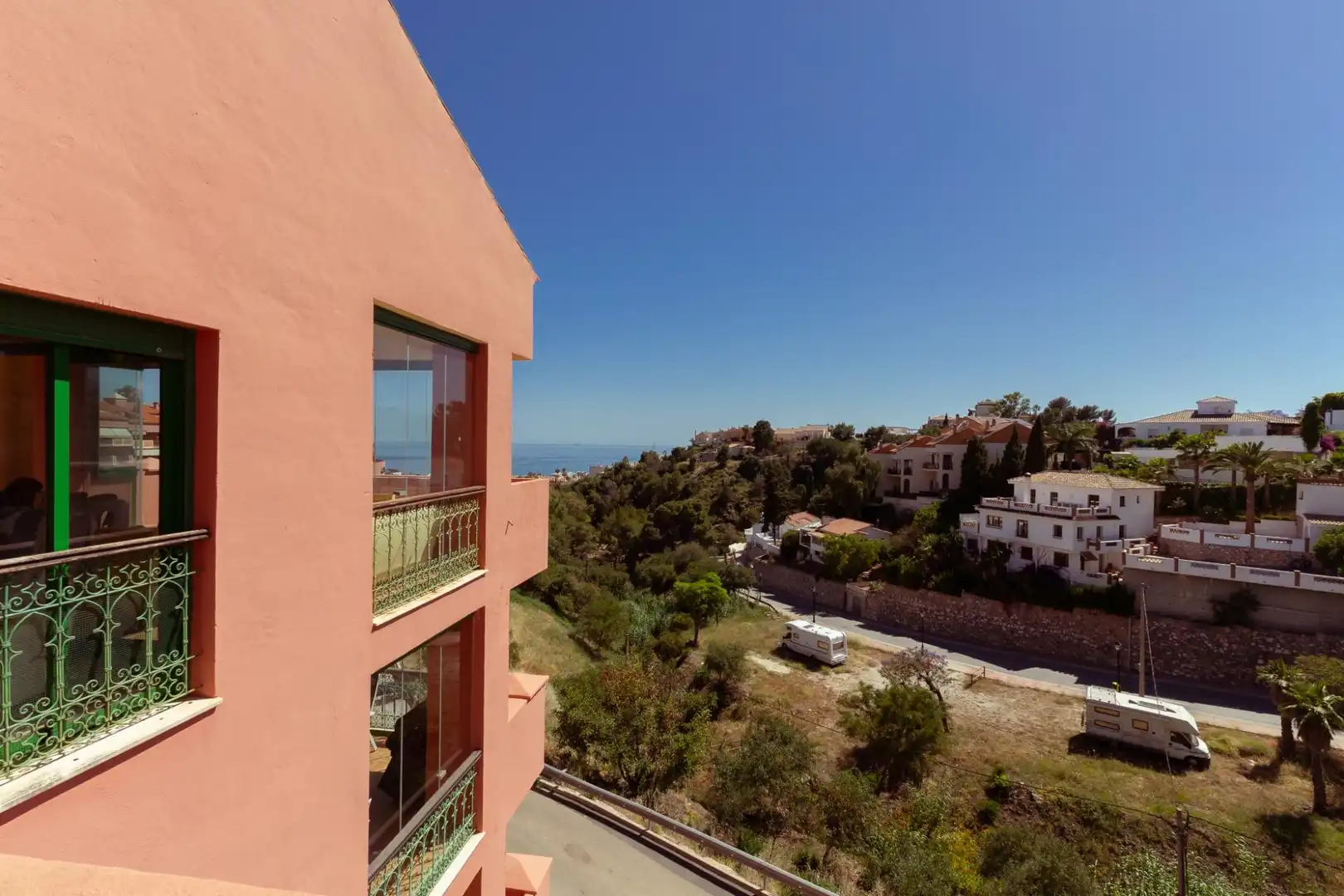 Vista exterior de Dúplex en venta en Fuengirola con Terraza, Trastero y Piscina comunitaria