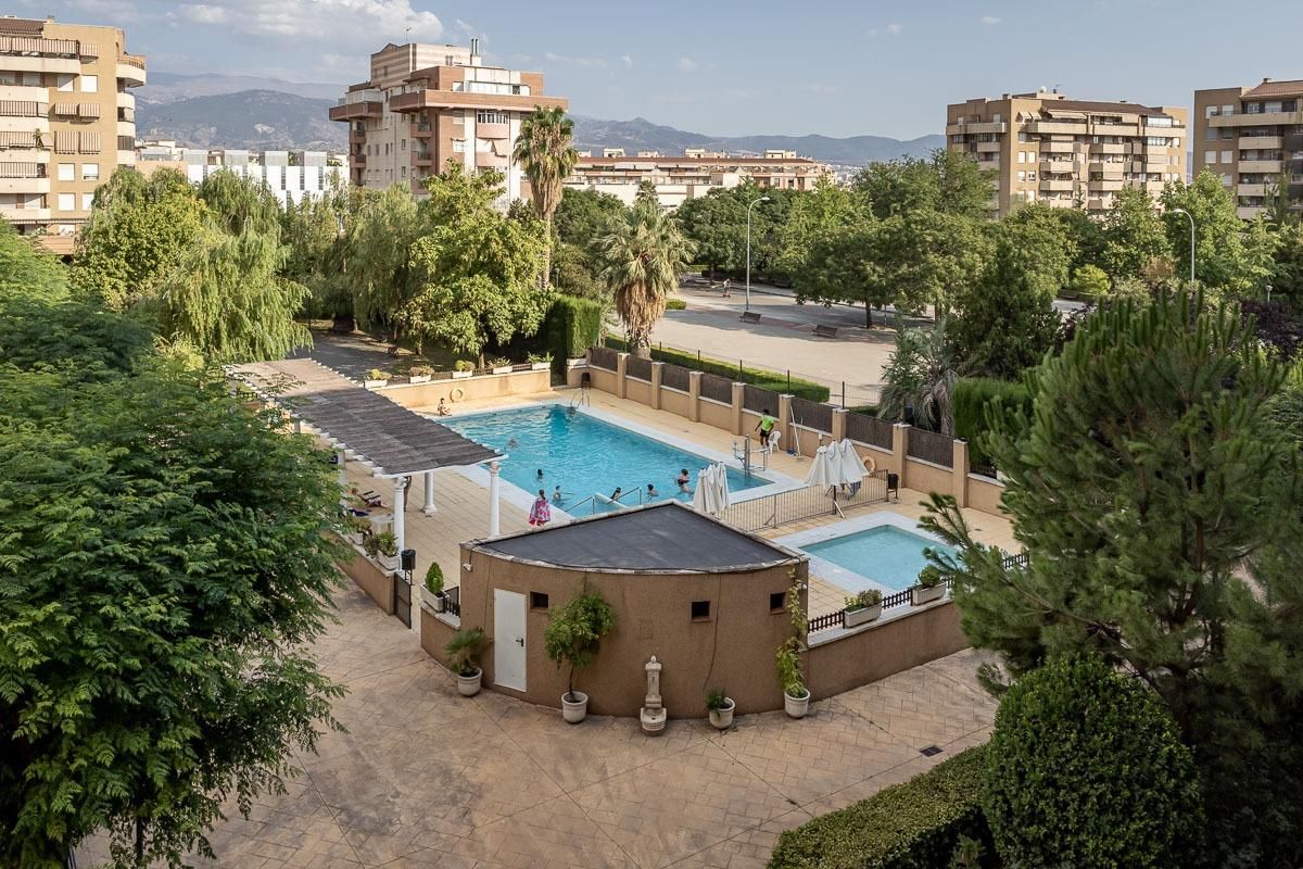 Swimming pool of Flat to rent in  Granada Capital  with Air Conditioner, Terrace and Storage room