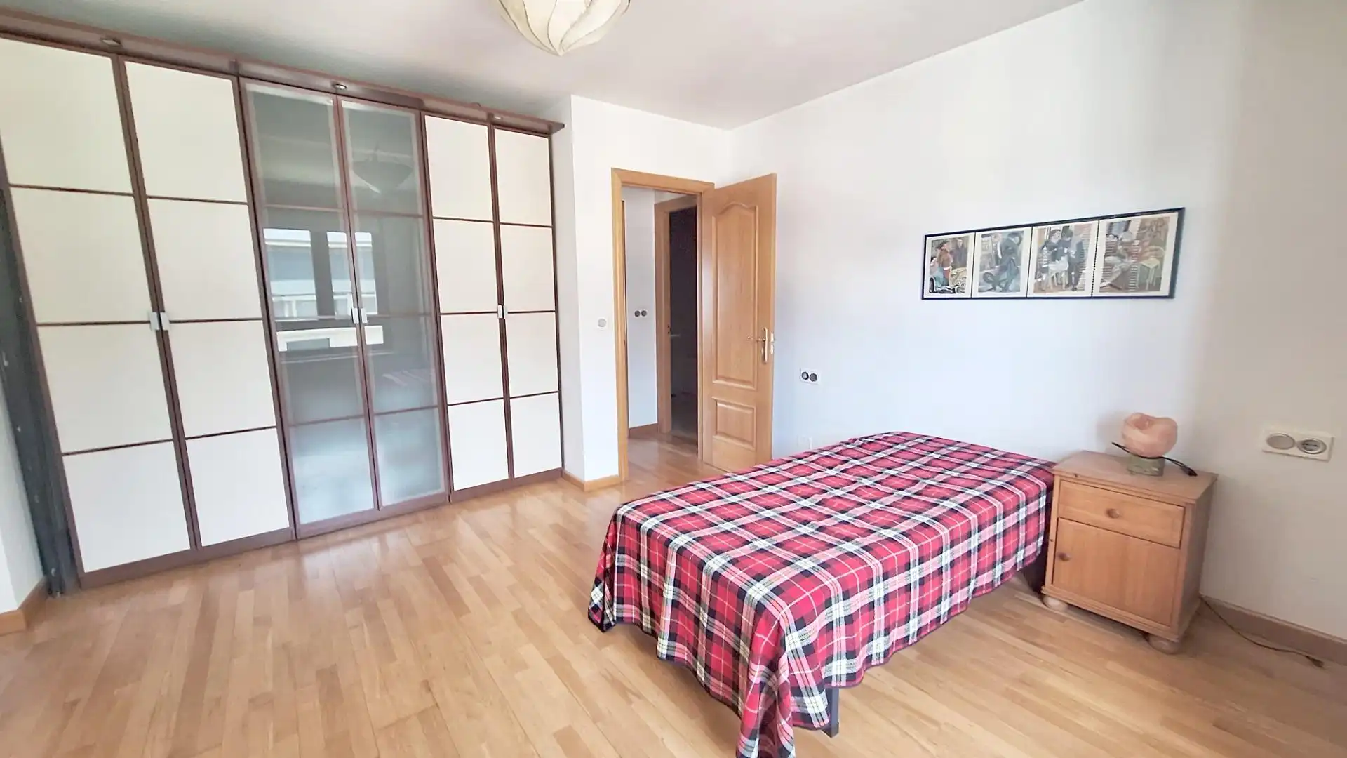 Habitación de Piso en venta en Ponferrada con Calefacción, Trastero y Balcón