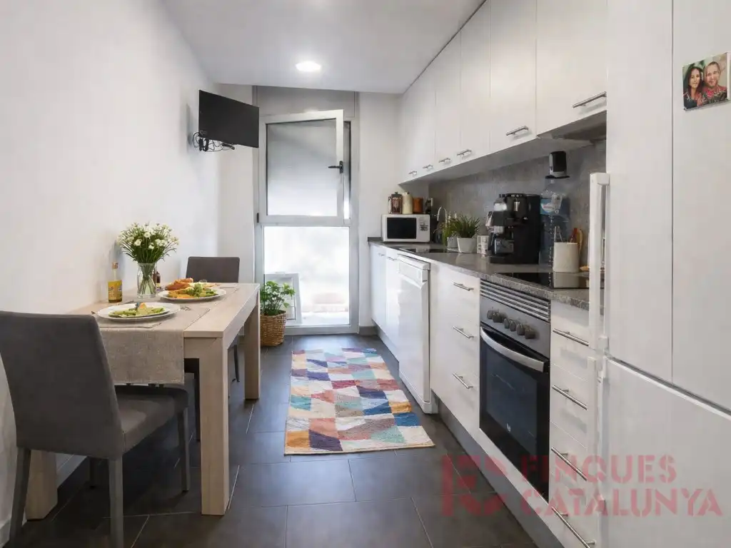 Kitchen of Flat for sale in Girona Capital  with Balcony