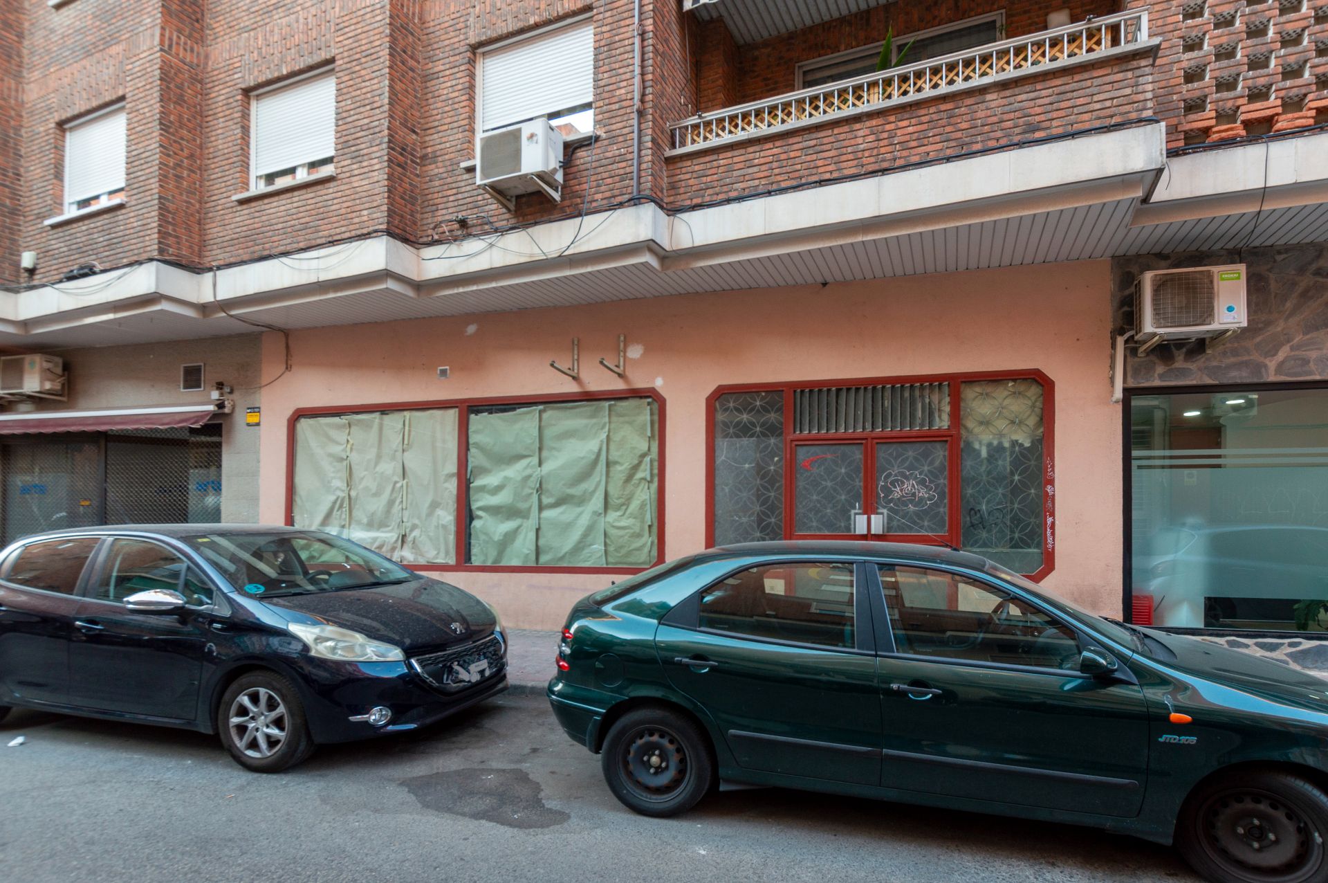 Exterior view of Premises for sale in Alcalá de Henares