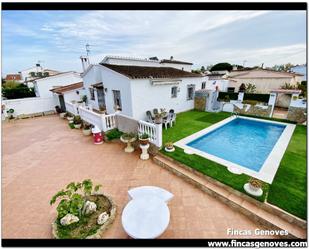 Vista exterior de Casa o xalet en venda en Empuriabrava amb Aire condicionat i Moblat