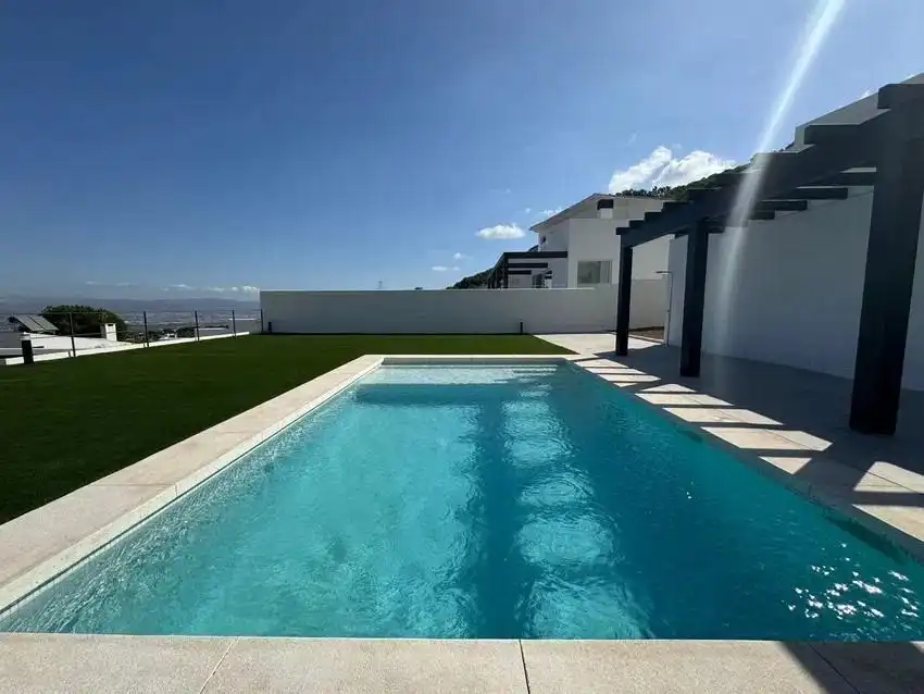 Chalet con terraza en venta en Pinos de Alhaurín - Periferia, imagen 2