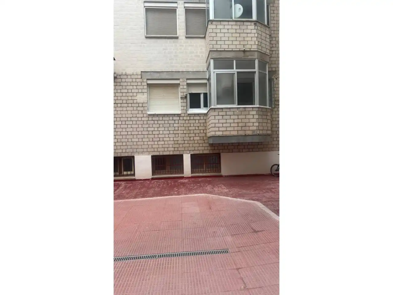 Vista exterior de Pis en venda en Elda amb Moblat i Balcó