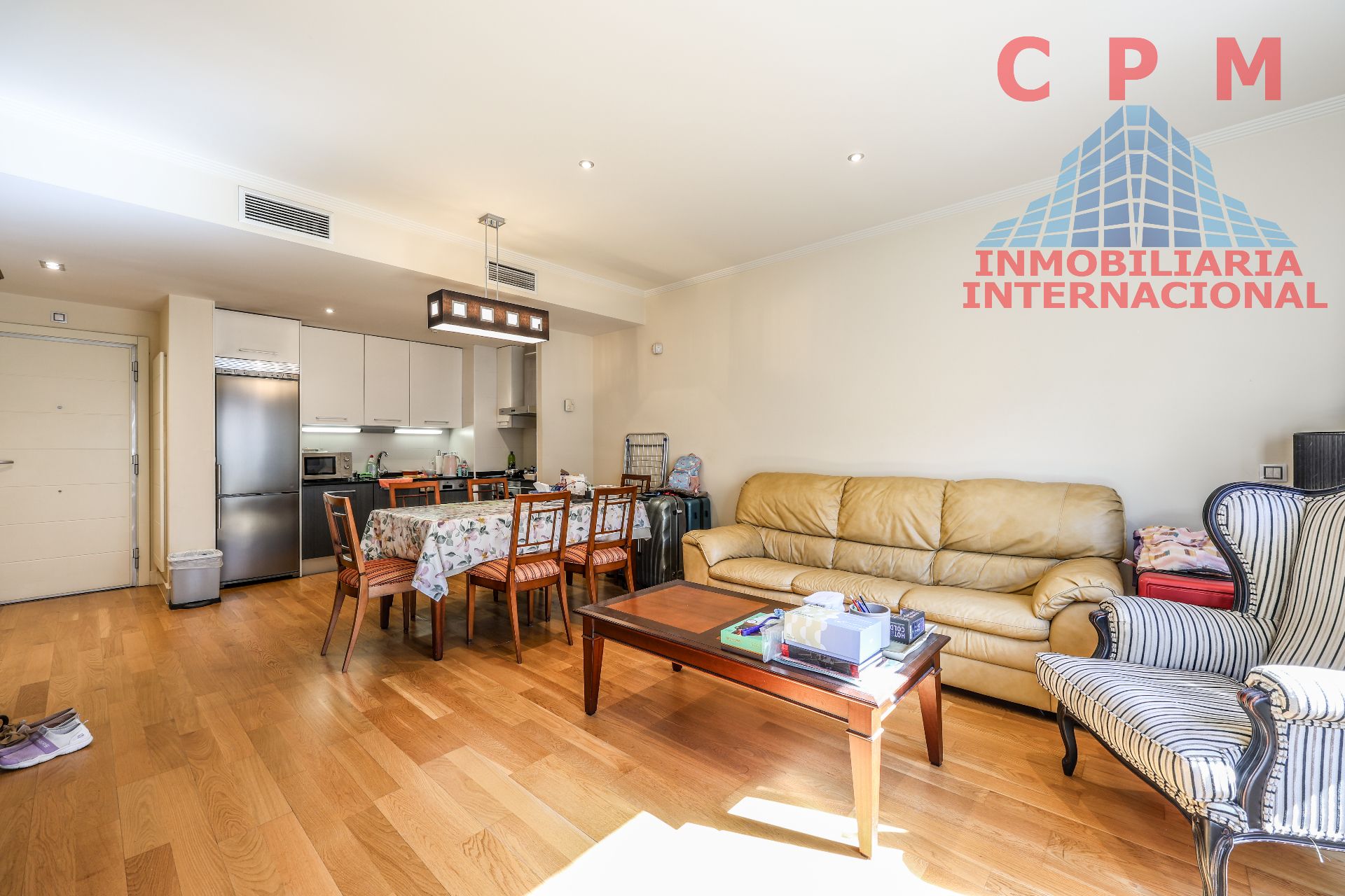 Living room of Flat to rent in  Madrid Capital  with Air Conditioner, Heating and Parquet flooring