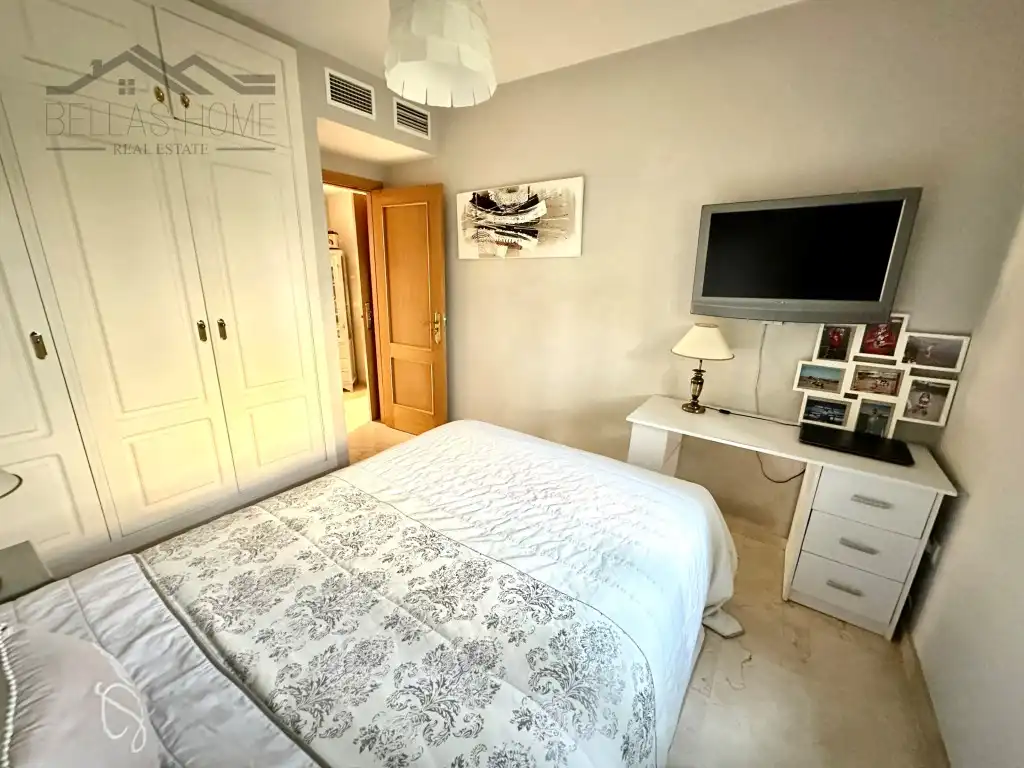 Habitación de Piso en venta en Estepona con Aire acondicionado, Terraza y Piscina