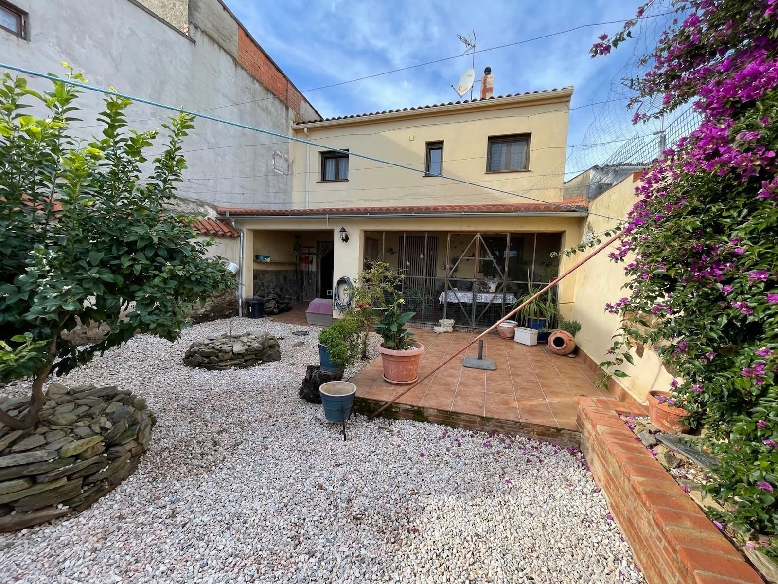 Vista exterior de Casa o xalet en venda en Garrovillas de Alconétar amb Jardí privat, Terrassa i Traster