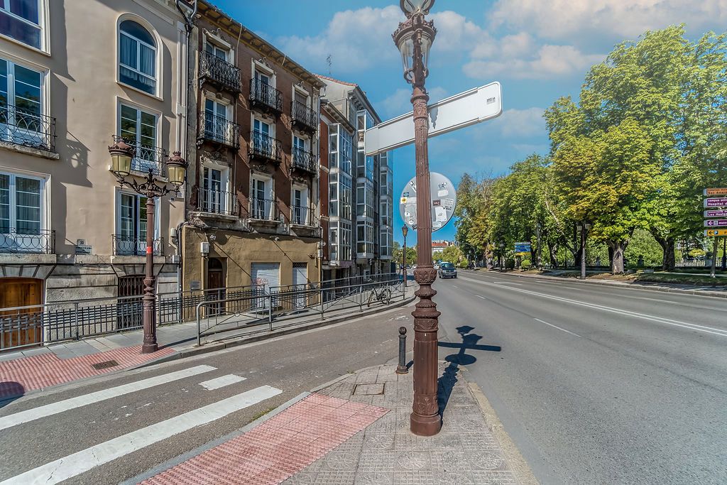 Vista exterior de Local en venta en Burgos Capital