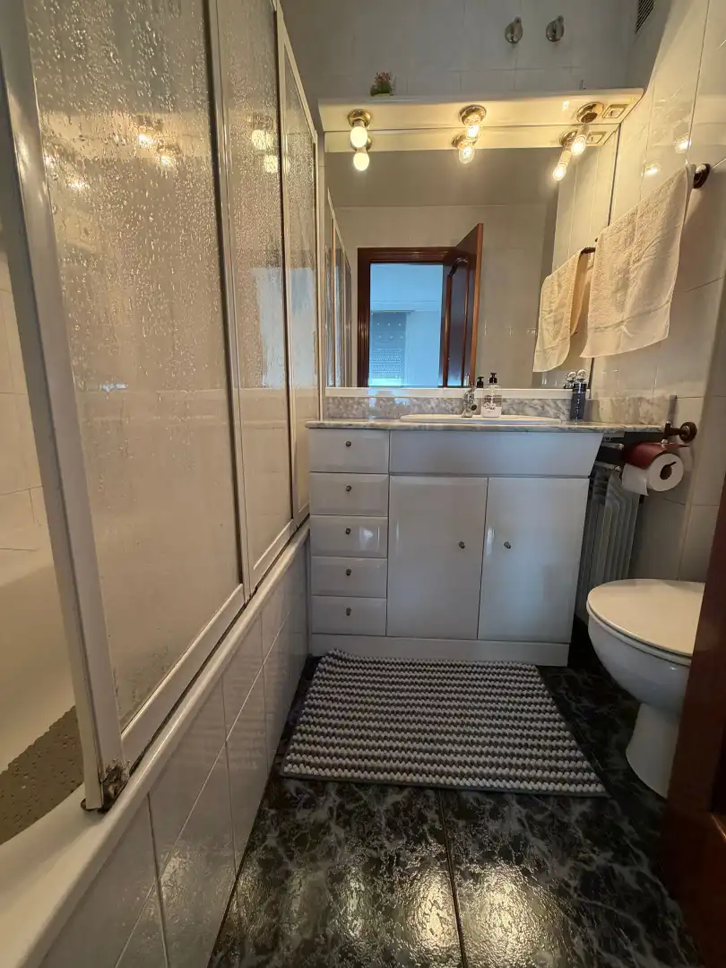 Badezimmer von Wohnung zum Verkauf in Viladecans mit Klimaanlage, Heizung und Abstellraum